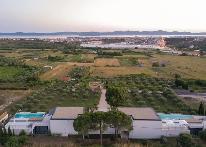 Albina & Domenica זאדאר